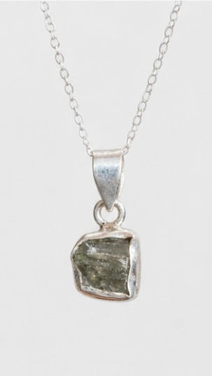 Colgante de Moldavita Natural en Plata de Ley 925