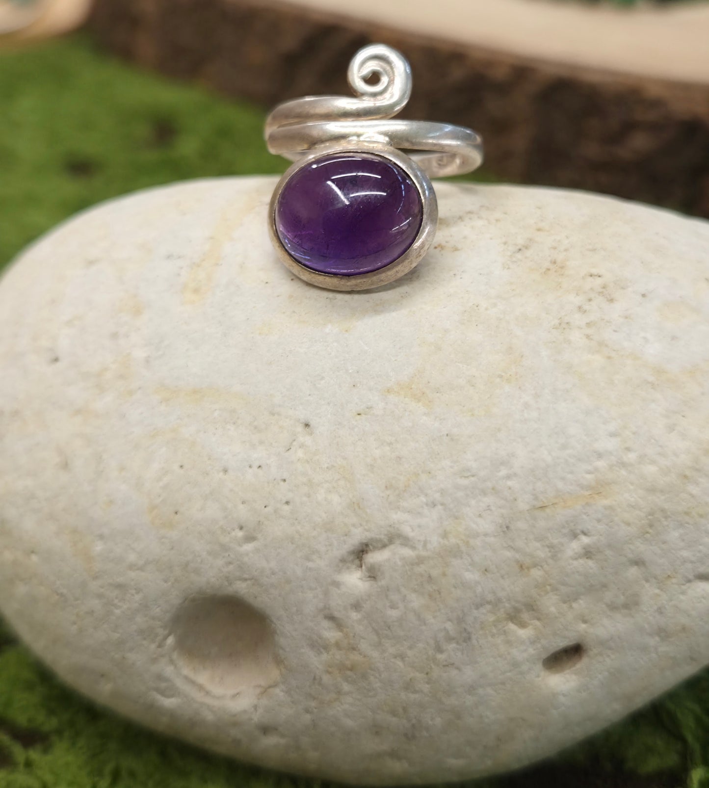 💜Anillo Espiral de Amatista – Calma y transformación interior