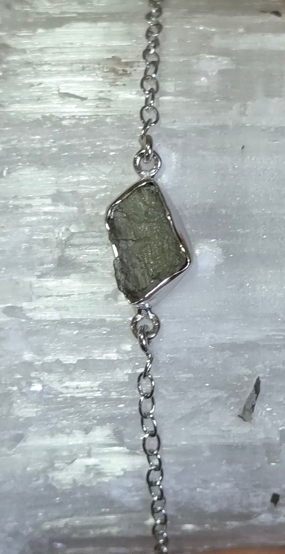 Pulsera Hilo de Luz
Moldavita Auténtica · Plata de Ley 925
