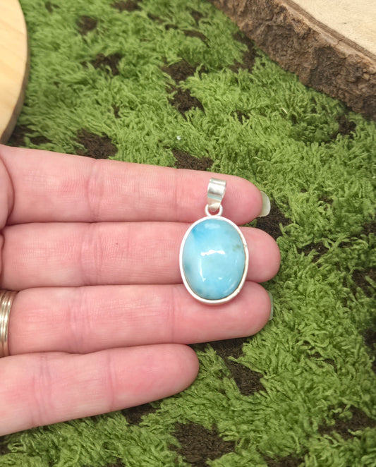 🌀Colgante Larimar Gota Natural – Calma y fluidez en Plata 925
