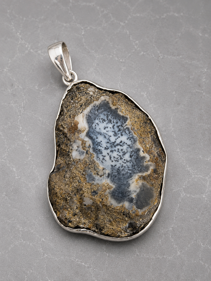 Colgante de Geoda de Merlinita Semipulida en Plata de Ley 925