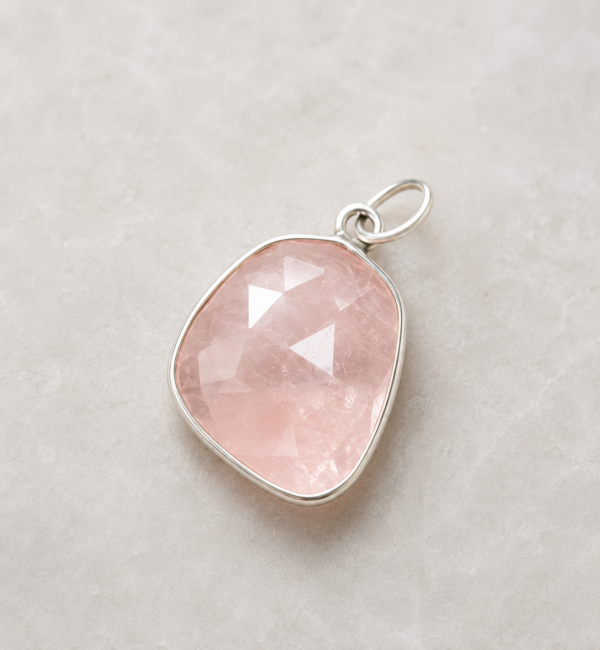 Colgante de Cuarzo Rosa Natural en Plata de Ley 925