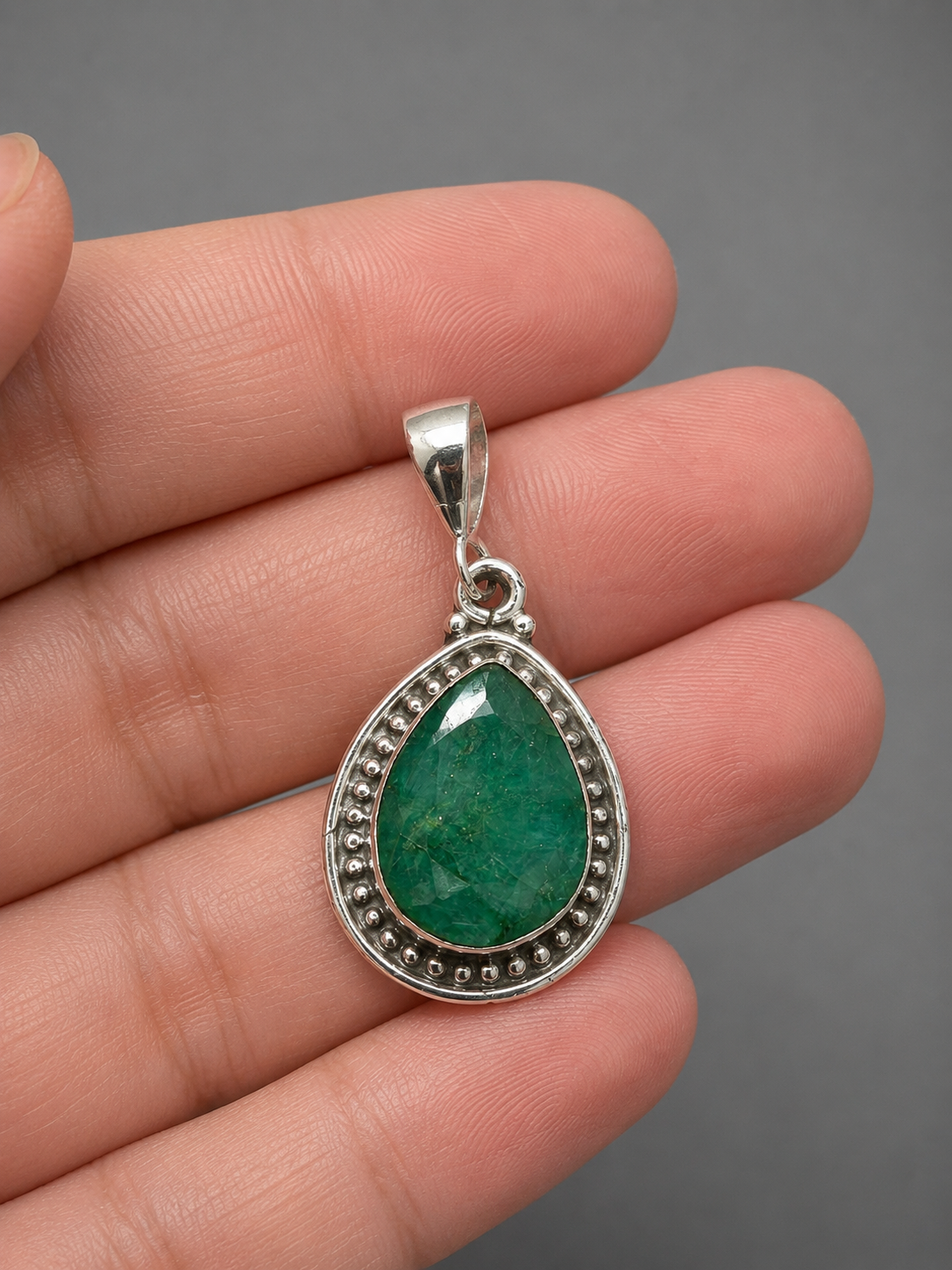 Colgante de Zafiro Verde Natural en Plata de Ley 925