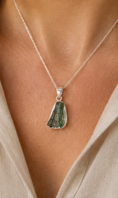 Colgante de Moldavita Natural en Plata de Ley 925
