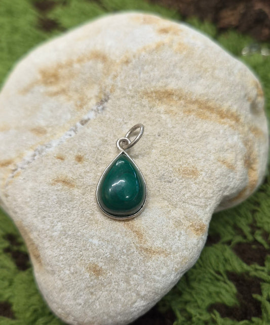 🦸Colgante Lágrima de Malaquita en Plata 925 – Expansión del Corazón
