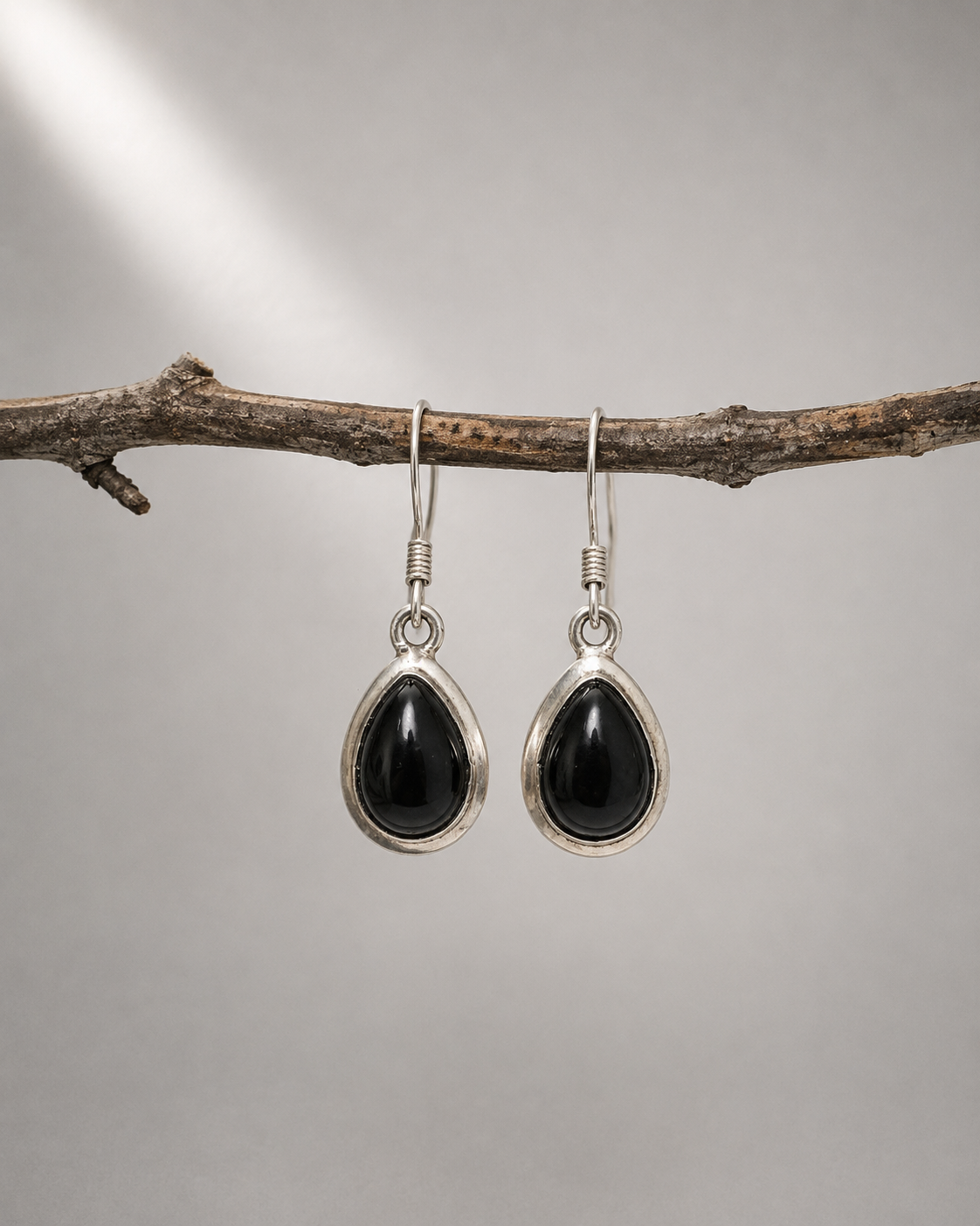 Pendientes de Turmalina Negra · Gota · Protección y Estabilidad