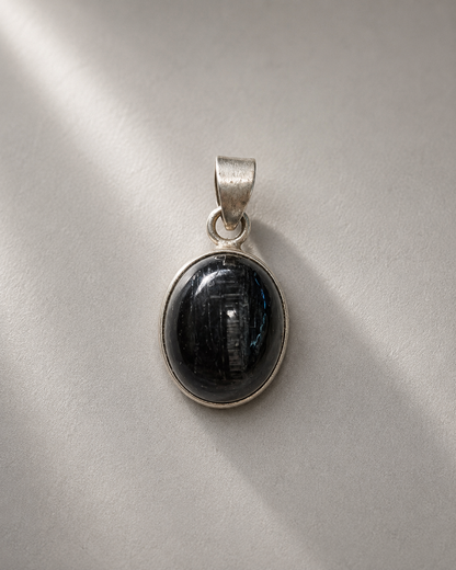 Colgante de Turmalina Negra Oval · Vuelve a Tu Centro