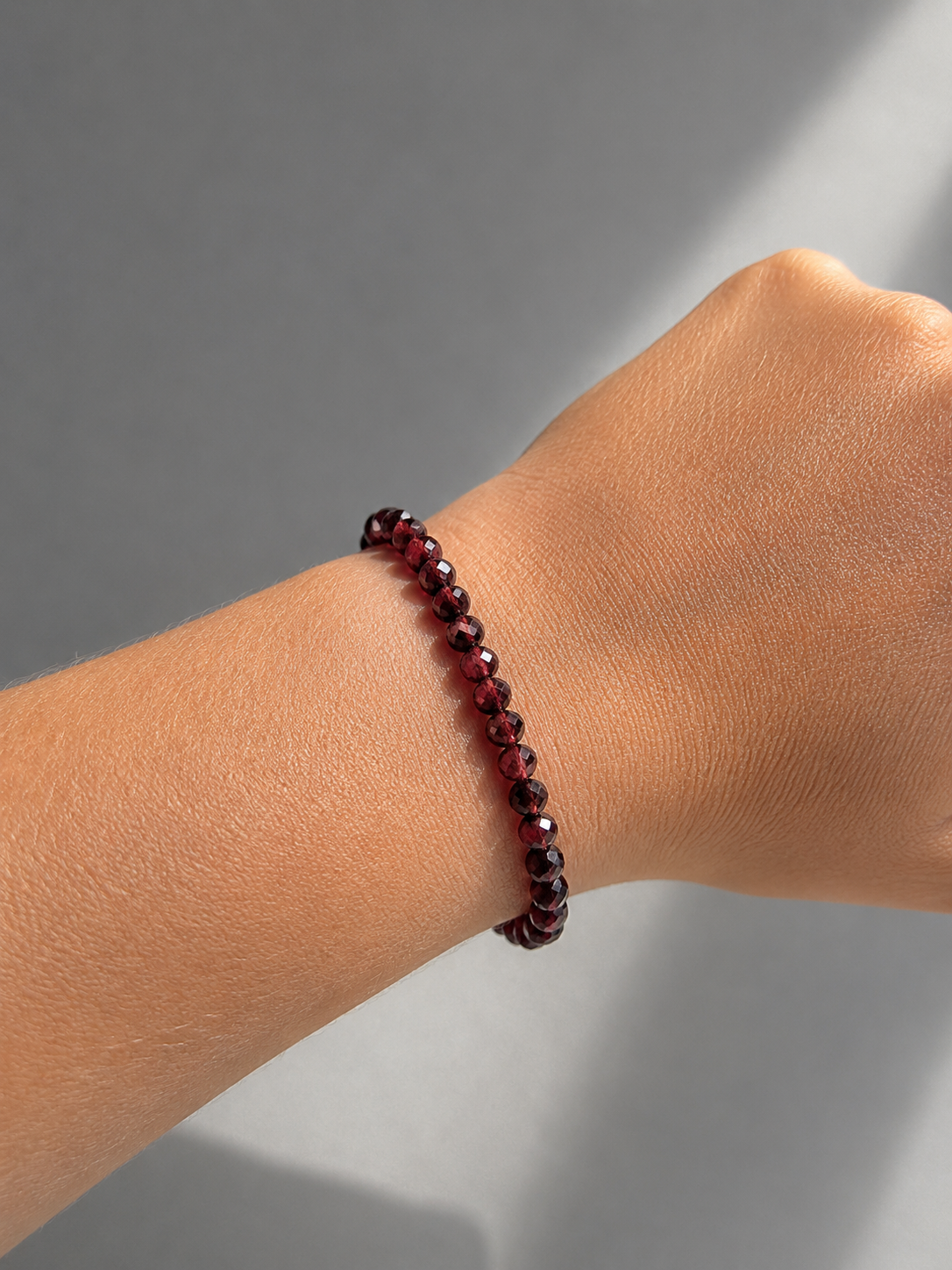 Pulsera Granate Facetado — Enciende tu fuego