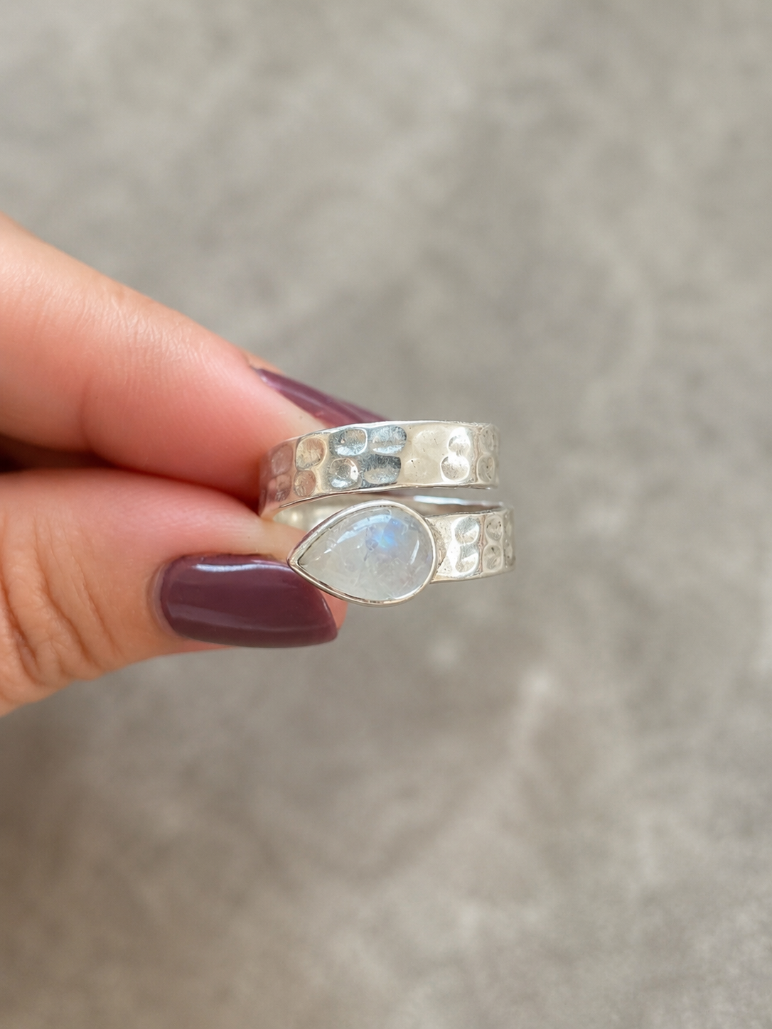 Anillo de Piedra Luna en Plata 925 – Equilibrio y Conexión Interior
