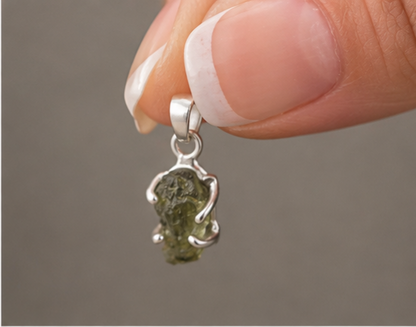 Colgante de Moldavita en Plata de Ley 925