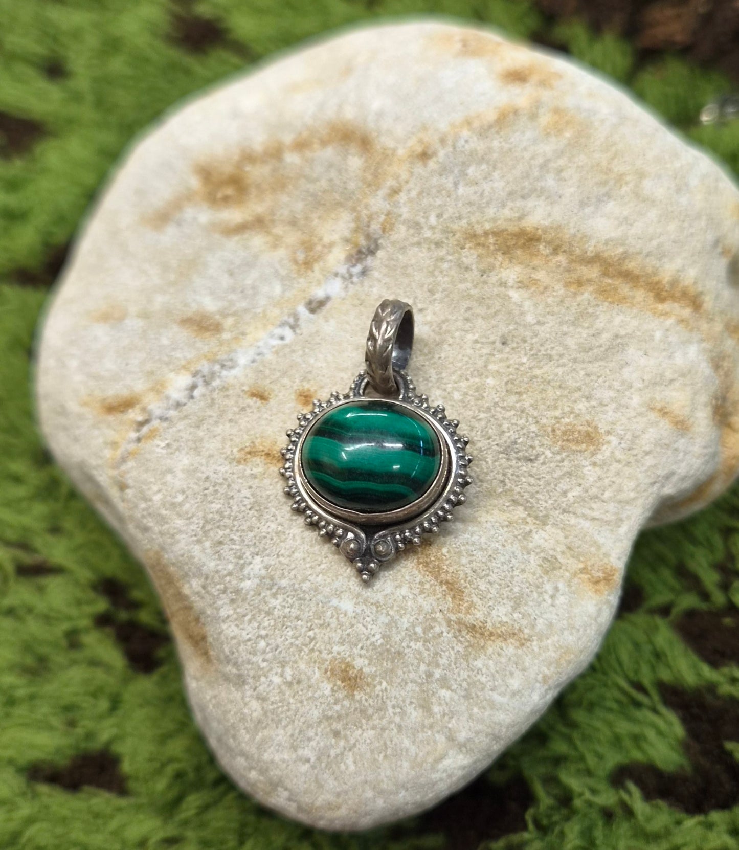 🦋Colgante Esencia Malaquita. Plata 925 – Amuleto de Transformación Femenina
