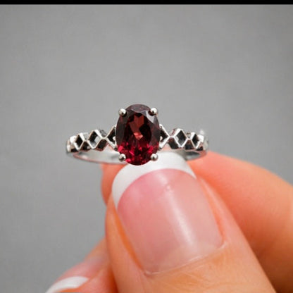 Anillo Granate facetado plata de 925