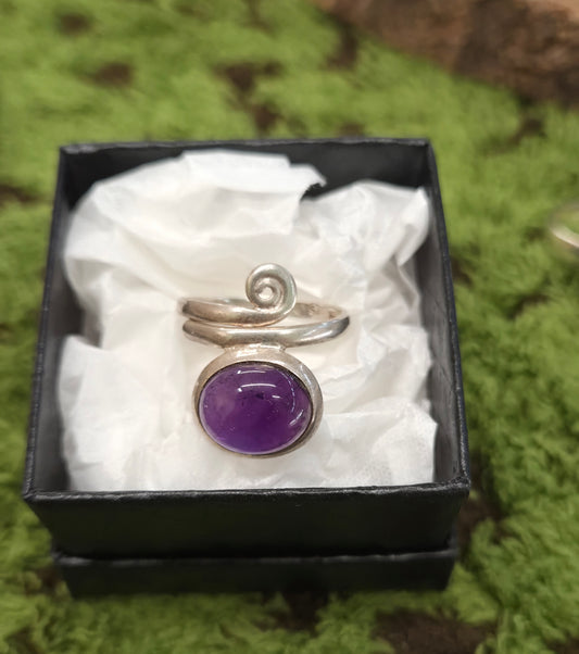 💜Anillo Espiral de Amatista – Calma y transformación interior
