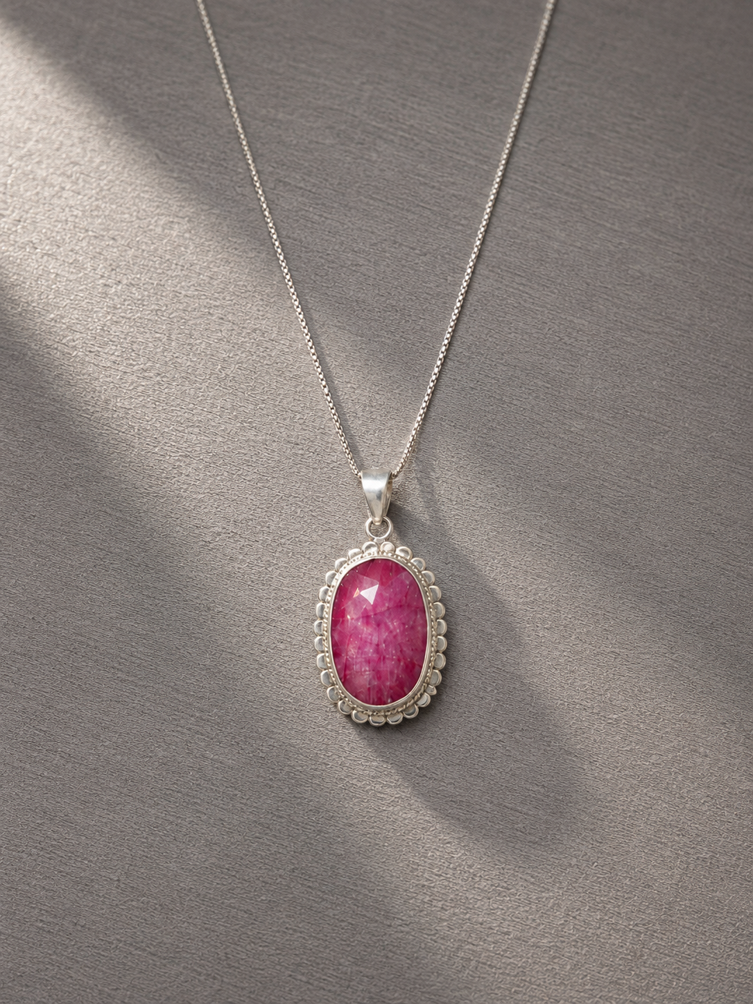 Rubí · Colgante Fuerza y Presencia · Plata 925