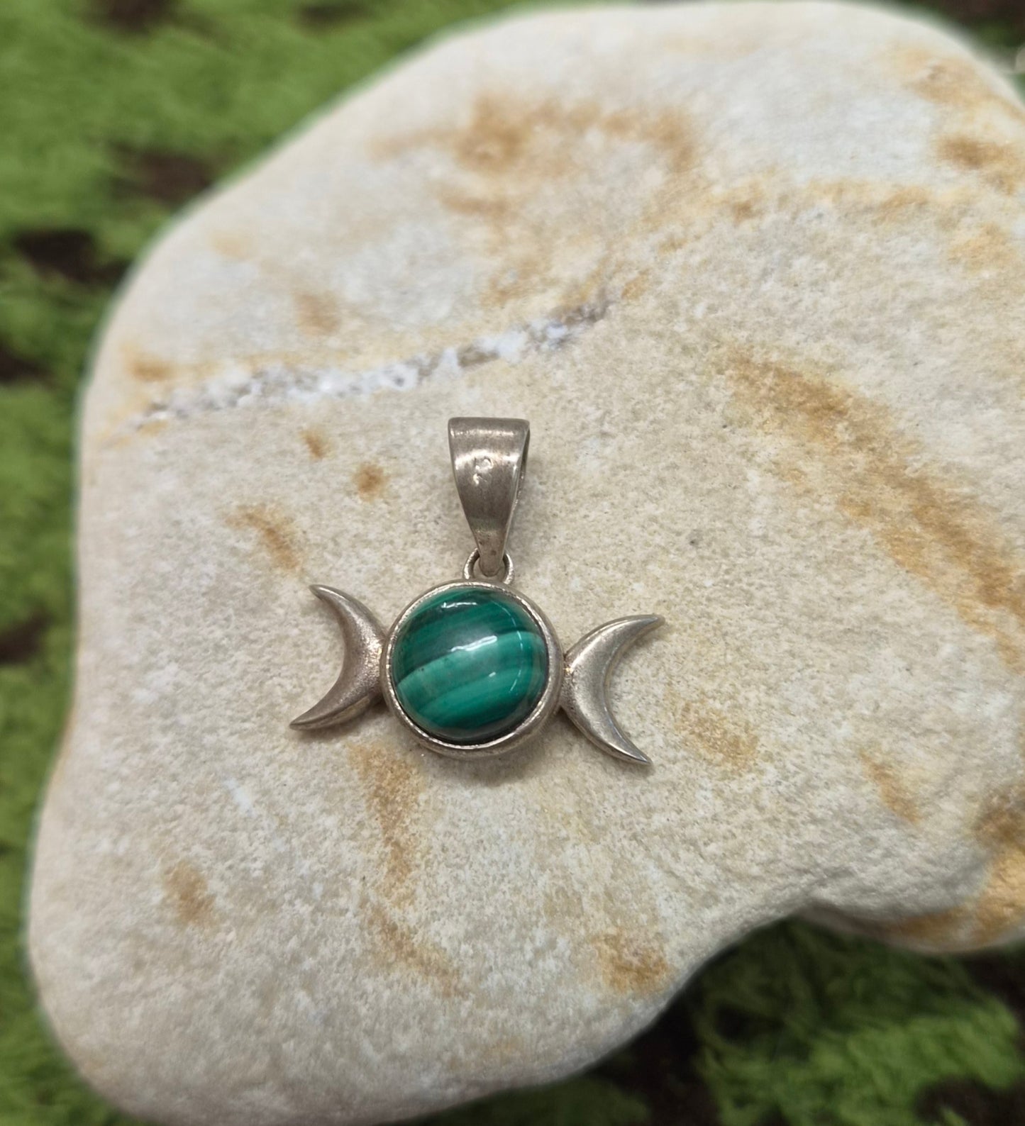 🦸Colgante Triple Luna de Malaquita en Plata 925 – Mi Verdad