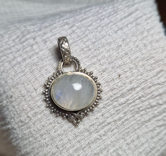 🌜Colgante Piedra Luna Oval con Filigrana en Plata 925 – Energía Femenina y Conexión Interior