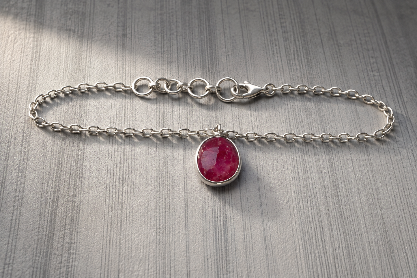 Pulsera de Plata de Ley 925 con Rubí Natural Facetado