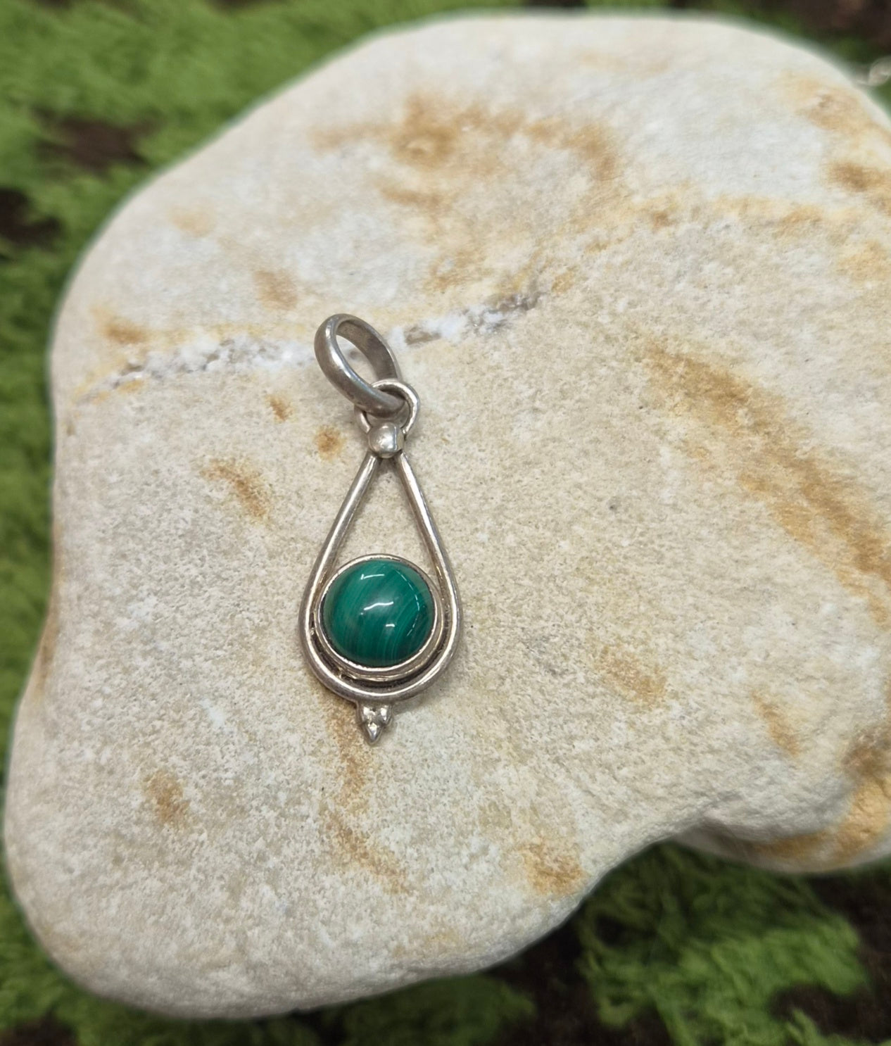 🦸Colgante Esfera de Malaquita en Plata 925 – Guardiana de mi Esencia