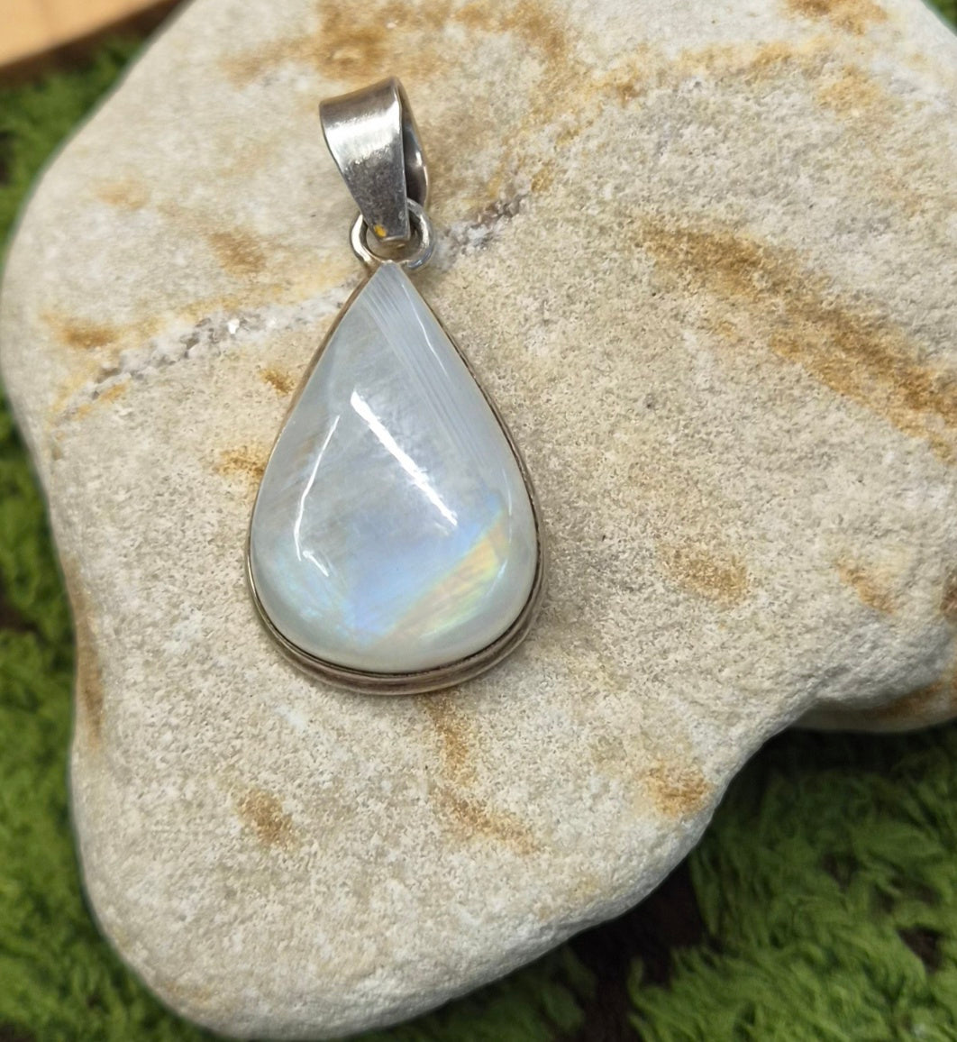 Piedra Luna — Para quien se ha perdido detrás del espejo