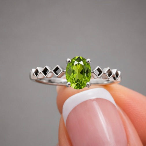 Anillo Olivina facetado plata de 925