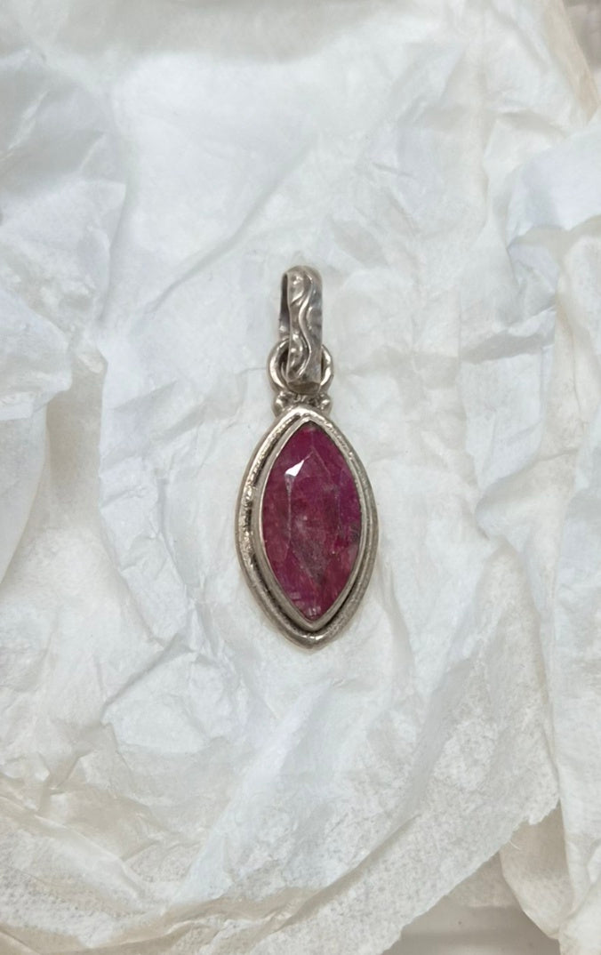 ❤️Colgante Rubí Gota de Fuego – Vitalidad y Fuerza Interior en Plata 925