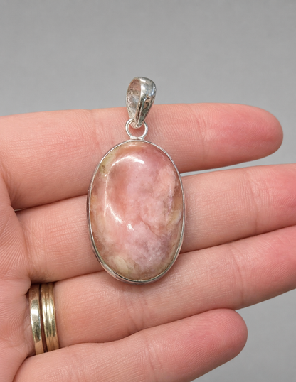 Colgante de Ópalo Rosa Natural en Plata de Ley 925