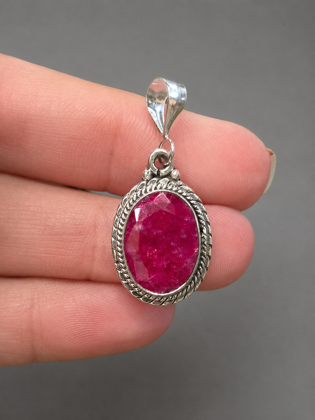 Colgante de Rubí Natural en Plata de Ley 925